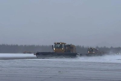В аэропорту Пулково задействованы десятки снегоуборочных машин