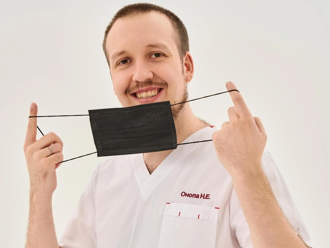 Клиника гордится своими специалистами | Источник: SKYDENT