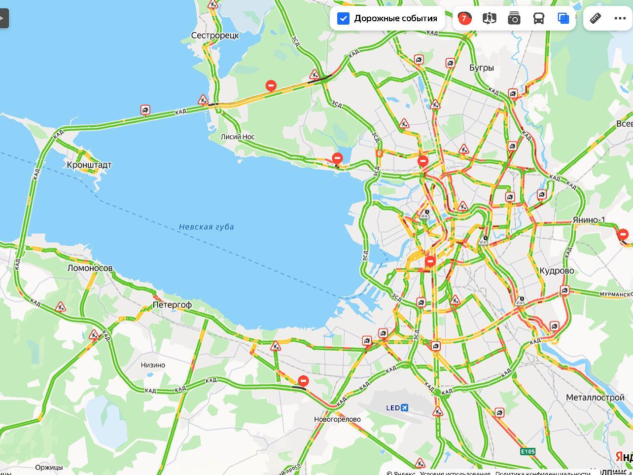 Петербург застрял в 7-балльных пробках днем
