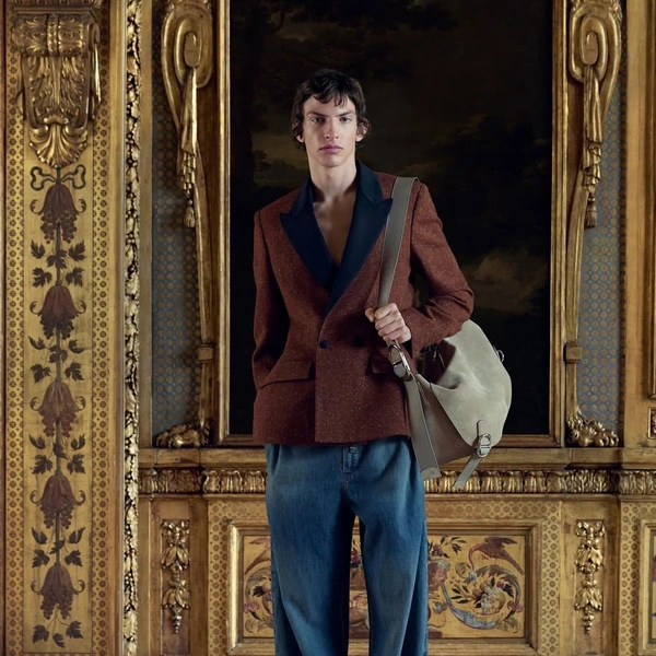 Мужской Dior глазами Джонатана Андерсона: деним, вышивка и дух Лиги Плюща