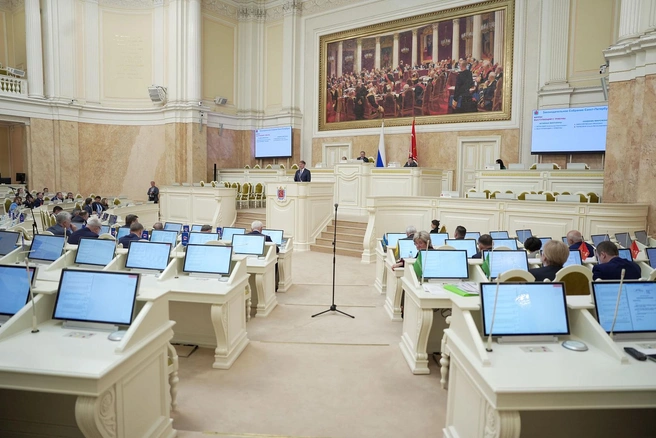 На СВО, на отдых, в науку. Куда разошлись петербургские депутаты, проигравшие выборы | Источник: assembly.spb.ru