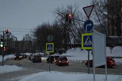 Светофор в тестовом режиме собирает пробку в Новосибирске