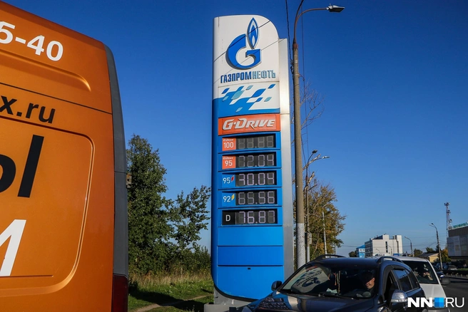 АЗС «Газпромнефть» на улице Ларина | Источник: Наталья Бурухина / NN.RU