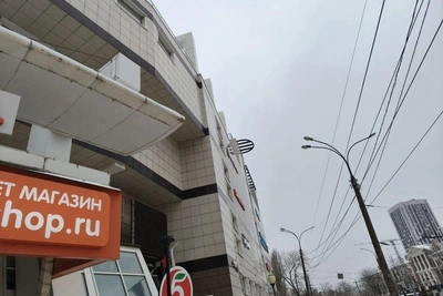 В Воронеже возбудили дело после падения льда с крыши ТЦ