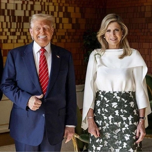 Королева Нидерландов Максима передразнила Трампа после совместной фотосессии во дворце