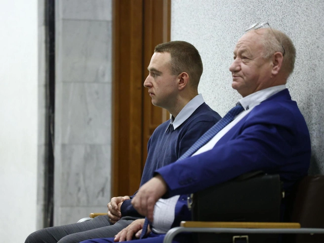 Данил присутствовал в суде с адвокатом | Источник: Владислав Лоншаков