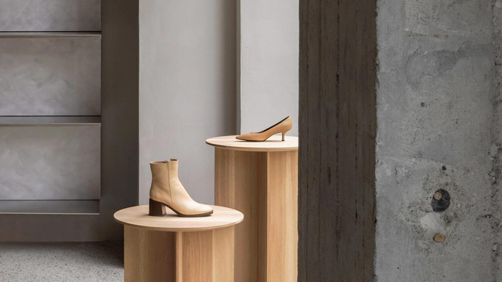 Обувной магазин из бетона и дерева в Дании