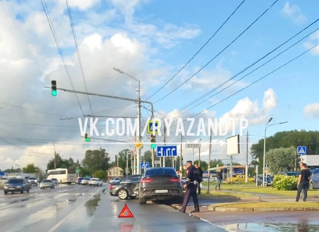 На улице Мервинской произошла авария | ya62.ru