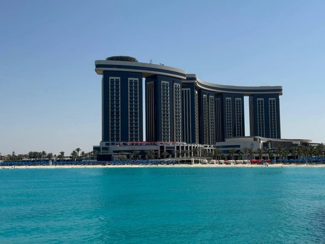 Вид на Rixos Premium Alamein с пирса | Источник: Анастасия Баранова / E1.RU