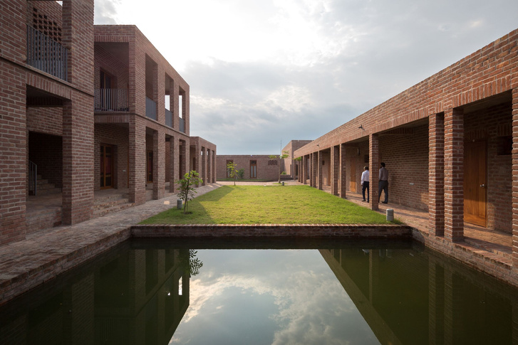 Больница в Бангладеше получила архитектурную премию RIBA