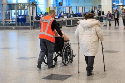 Инвалида не пустили на рейс из-за коляски в аэропорту