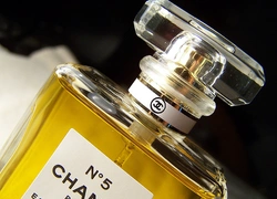 Аромат на века: Chanel № 5 исполнилось 92 года