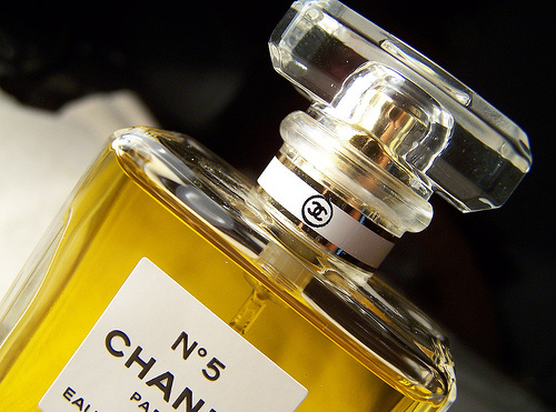 Аромат на века: Chanel № 5 исполнилось 92 года