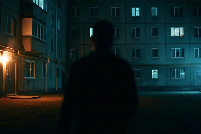 Периодически мужчина присылал девушке фотографию ее подъезда, чтобы обозначиться, что он рядом | Источник: Юрий Скулыбердин / Городские медиа