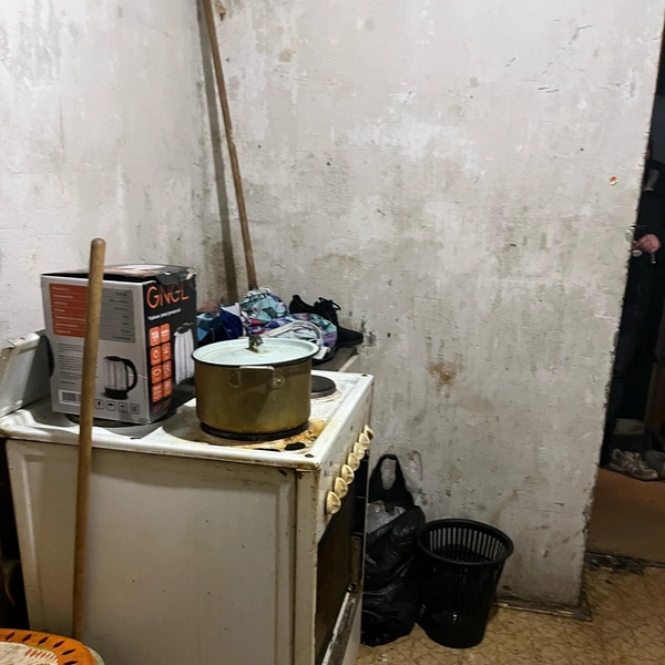 В таких условиях живет 14-летняя девочка… Одна | Источник: СРОО ЗИП ДИМ «Право на счастье»