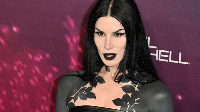 Страховая компания подала иск, обвиняя Kat Von D в том, что она оставила зажжённые свечи без присмотра. | Источник: MEGA
