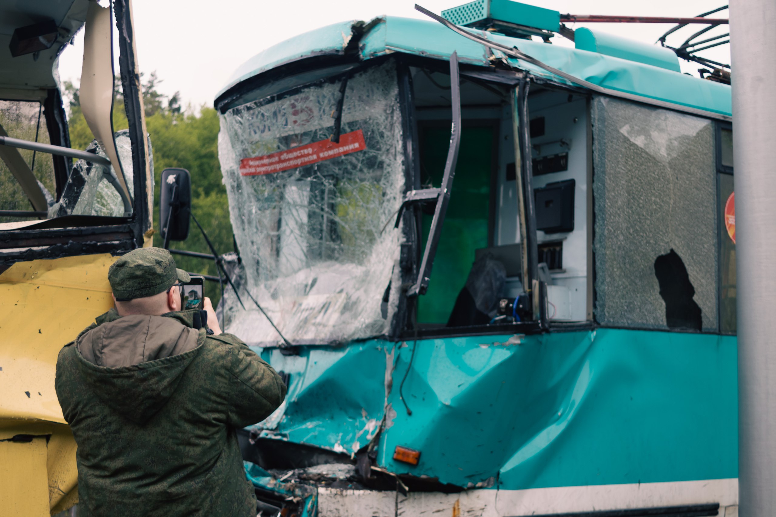 Смертельное ДТП в Кемерове: один человек погиб, более 100 пассажиров  доставлены в больницу - 6 июня 2024 - 74.ру