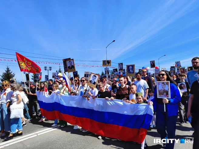 Десятки тысяч иркутян поучаствовали в шествии Бессмертного полка | Источник: Алина Ринчино / «ИрСити»