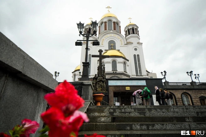 Храм является местом паломничества для верующих не только со всех уголков России, но и живущих за ее пределами | Источник: Артем Устюжанин / E1.RU