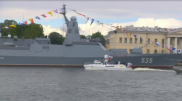 Какие корабли показали на параде в Санкт-Петербурге в честь Дня Военно-морского флота