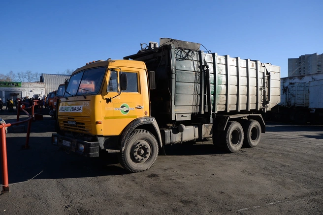 В Петербурге при выгрузке мусора из кузова выпал труп мужчины | Источник: Артём Устюжанин / E1.RU
