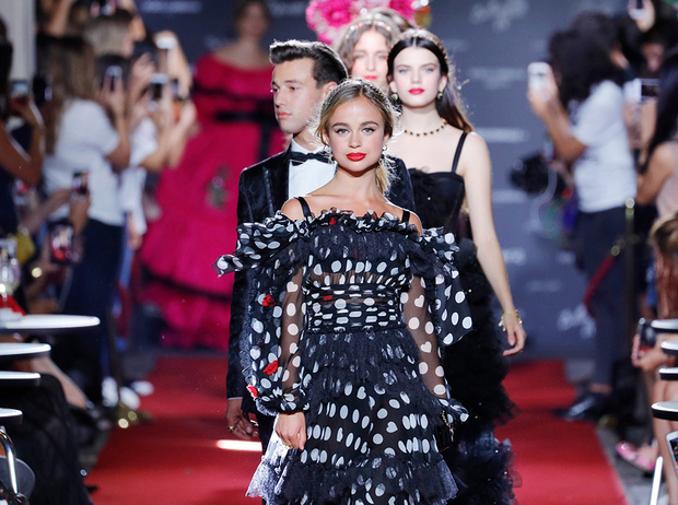 Фото №1 - Аристократки на секретном показе Dolce & Gabbana в Милане