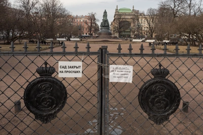 Почему парки Петербурга закрывают на просушку и что делать