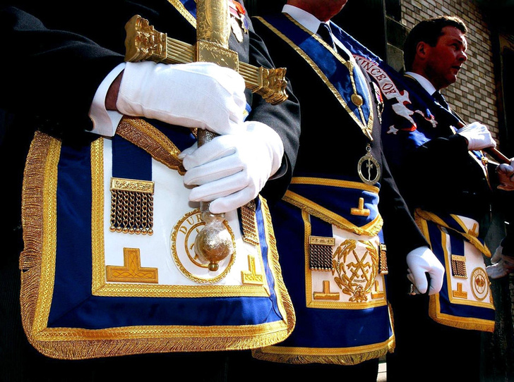 Виндзоры и масоны: как британская королевская семья связана с братством вольных каменщиков