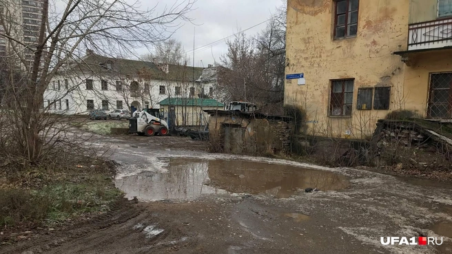 Как бы в лужу не сесть | Источник: Андрей Сивец / UFA1.RU