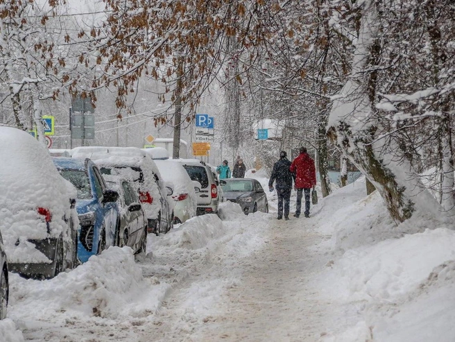 Высота сугробов в Нижнем Новгороде достигла 57 сантиметров. | Источник: Наталья Бурухина / NN.RU