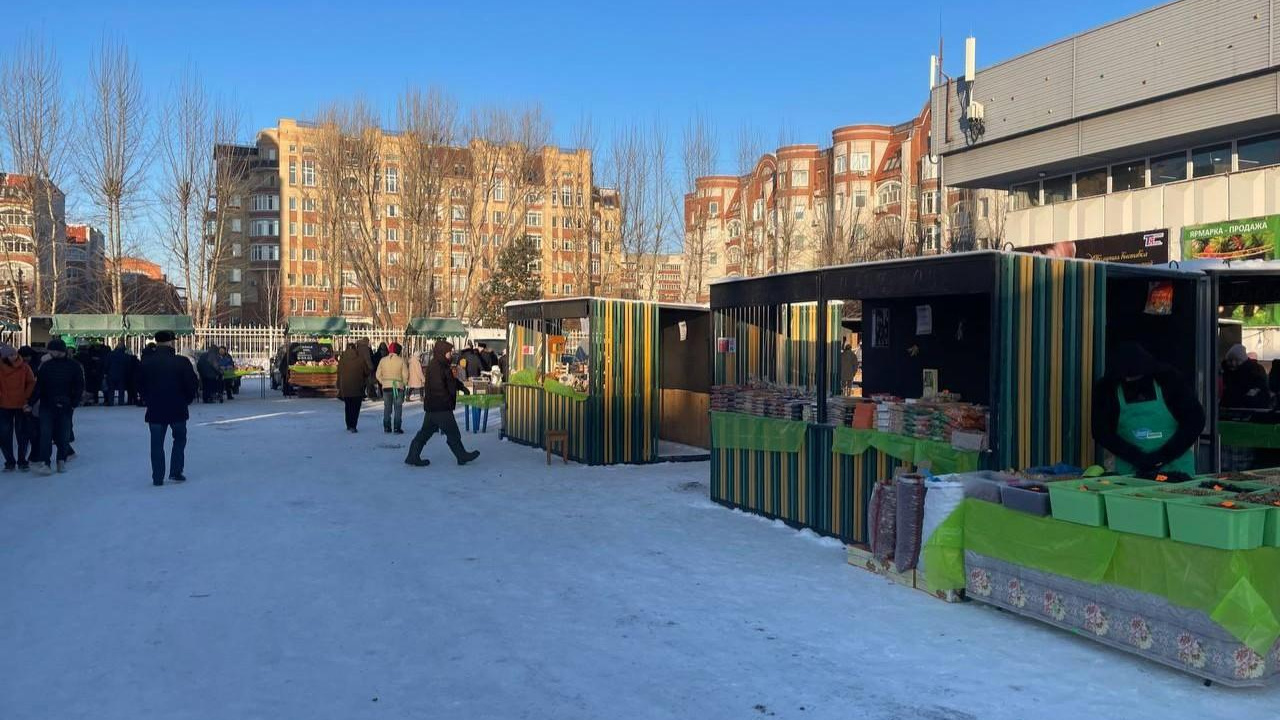 Тюменцы за считаные часы раскупили куриные яйца на фермерской ярмарке 