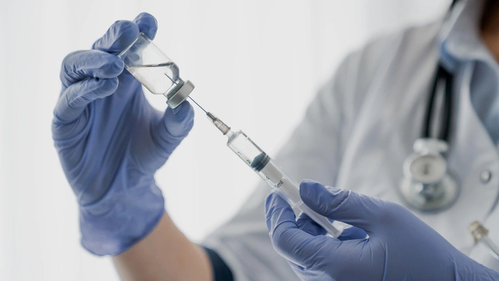 Одобрена первая в мире вакцина с однократным введением от опасной «костоломной лихорадки» | Источник: iStockphoto/Inside Creative House