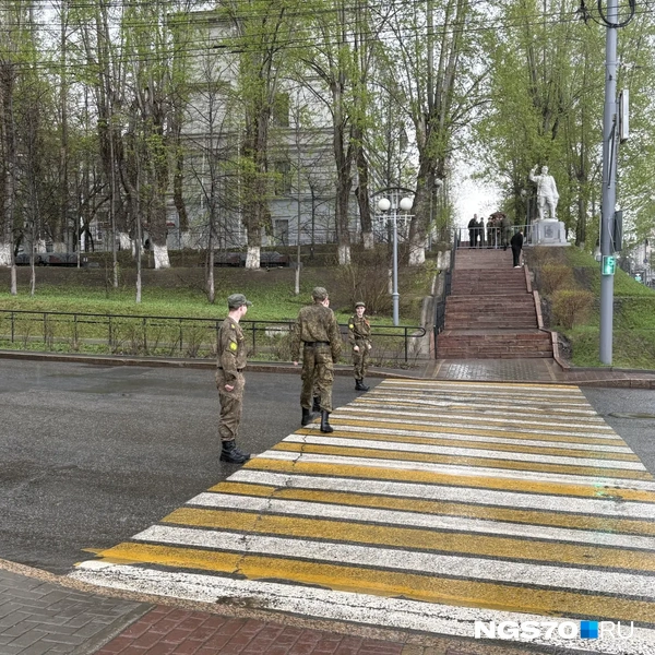 У «пешехода» выставили дежурных | Источник: Маша Лобанова / NGS70.RU