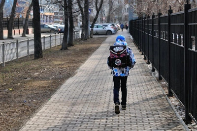 В школах Екатеринбурга ввели уведомления о входе и выходе