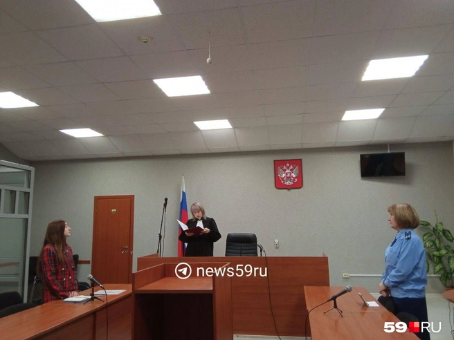 В зале были адвокат Елены Найдановой, судья и прокурор: экс-директор фонда в бегах | Источник: Вероника Свизева / 59.RU