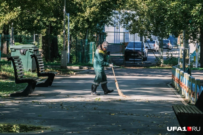 Ходим и смотрим, как другие работают | Источник: Булат Салихов / UFA1.RU