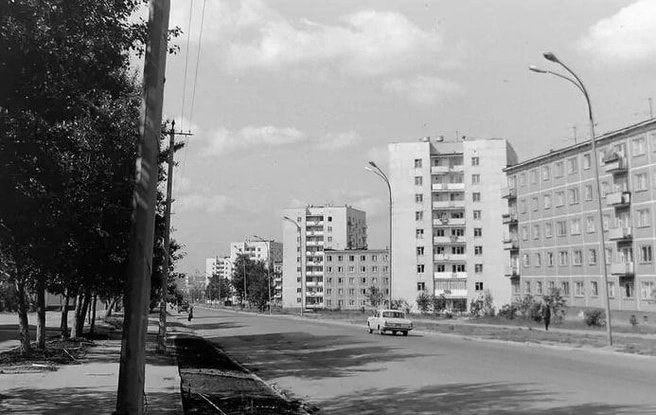 На Советской (на участке от Уральской в сторону Восточной) с 1980-х стало заметно больше зелени, а вот застройка практически не изменилась | Источник: Pastvu.com