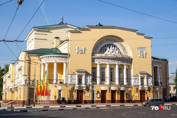 Многие ярославцы запомнят Волковский театр солнечно-желтым | Источник: Александра Мамонтова / 76.RU