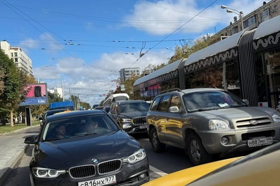 Массовые перекрытия в Москве: что происходит на дорогах