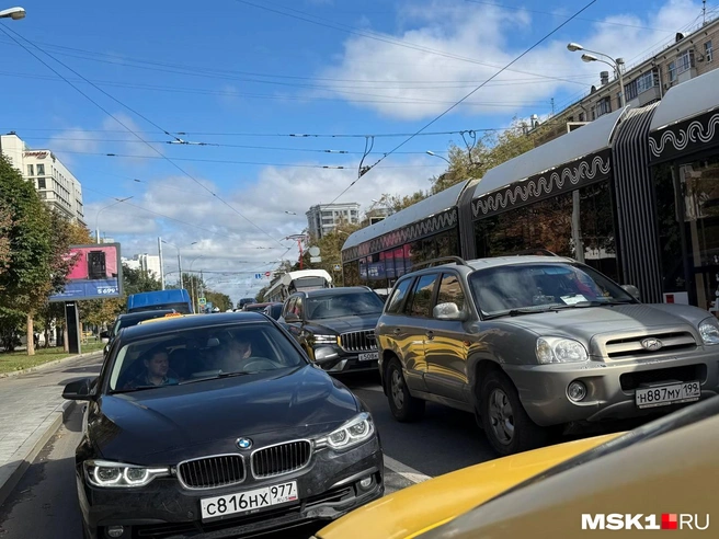 Что происходит на дорогах Москвы во время массовых перекрытий: фото | Источник: читательница MSK1.RU