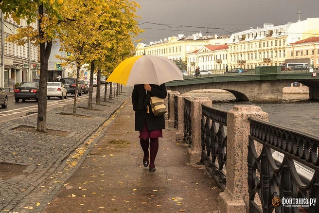 Бабье лето уходит, начинаются дожди. В Петербурге суббота не порадует горожан солнцем | Источник: Михаил Огнев/«Фонтанка.ру»/Архив