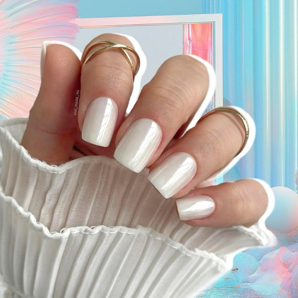 Ангельский маникюр: 7 сияющих дизайнов ногтей на осень 2025 | Источник: theGirl