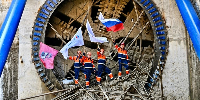 Метростроители у тоннеля | Источник: mos.ru