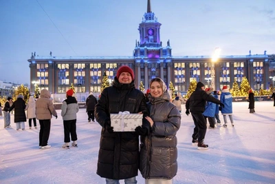 Мэрия Екатеринбурга зажглась голубым на гендер-пати