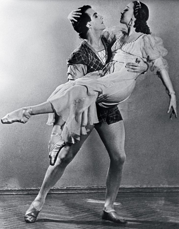 Сцена из балета С. Прокофьева «Ромео и Джульетта». Партнер Улановой — Юрий Жданов, 1956 год.