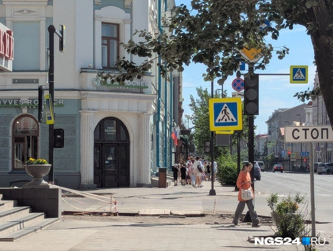 Без света остались светофоры на перекрестке Кирова и Мира | Источник: Мария Ленц / NGS24.RU