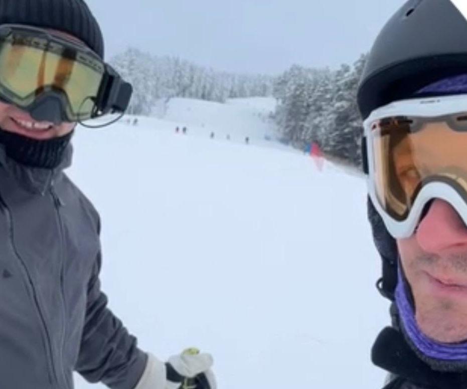 «Мои лыжи нужно поставить в музей»: известные челябинцы показали, как отдыхают в новогодние праздники