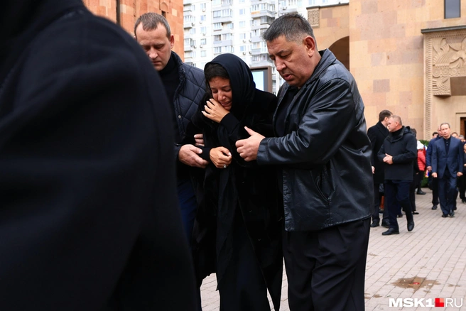 Маргарита признается, что практически не помнит день похорон мужа | Источник: Артем Устюжанин / MSK1.RU