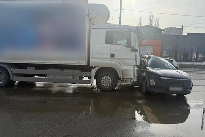 Пассажирка иномарки погибла в ДТП с фурой в Воронеже