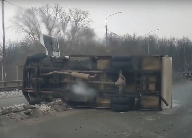 Опубликовано видео с места ДТП с грузовиком на Северном обходе | ya62.ru